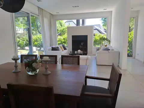 Casa en Alquiler Temporal con 3 cocheras