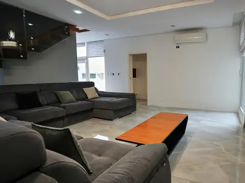 Casa 10 ambientes con 3 baños