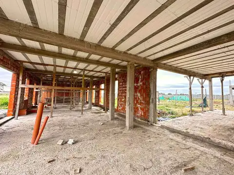 Casa 4 ambientes con 2 baños