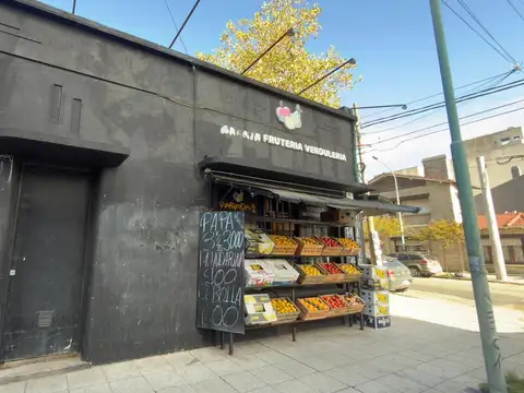 Propiedad en block - Locales más vivienda en Chauvin