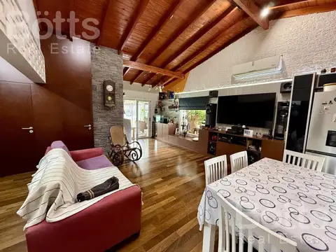 Casa 4 ambientes con 2 baños