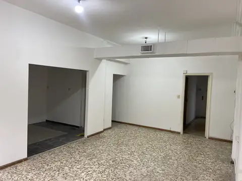 VILLA BALLESTER CENTRO: OFICINAS AL FRENTE 1ER. PISO POR ESCALERA. APTO TODO DESTINO.CONSULTE 