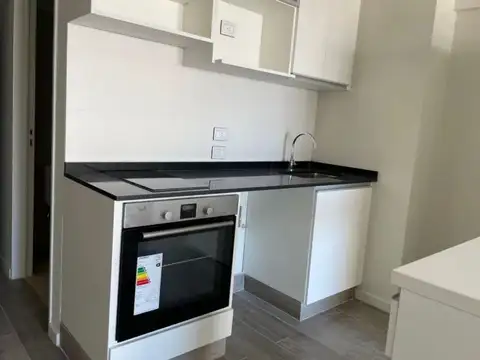 EN VENTA MONOAMBIENTE CON ESP GUARDACOCHE PATERNAL