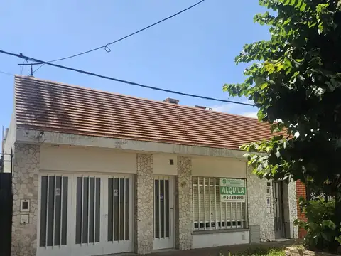Casa alquiler albedi, patio y asador, garage, terraza con cuarto usos multiples