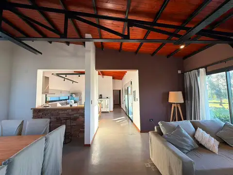 Casa 6 ambientes con 3 baños