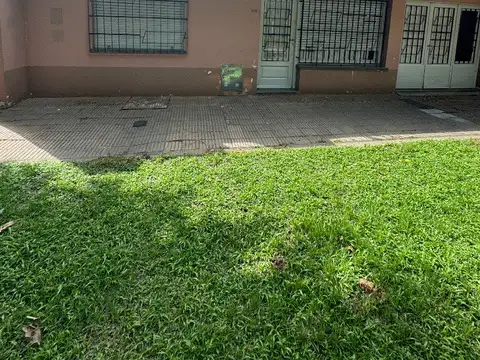 Propiedad en barrio centro Granadero Baigorria, 3 dormitorios, excelente ubicación.