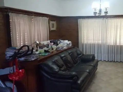 Casa en Venta con 4 cocheras
