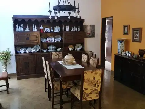 Casa 5 ambientes con 4 baños