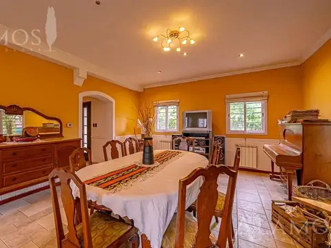 Casa en Venta con 3 cocheras