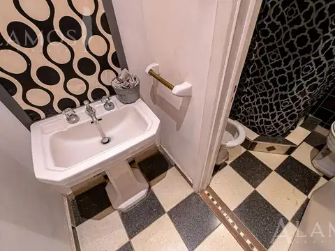 Casa 5 ambientes con 3 baños