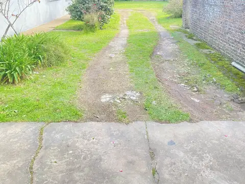 Casa 5 ambientes con 1 baño
