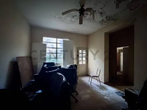 Casa 5 ambientes en venta a refaccionar en Caballito