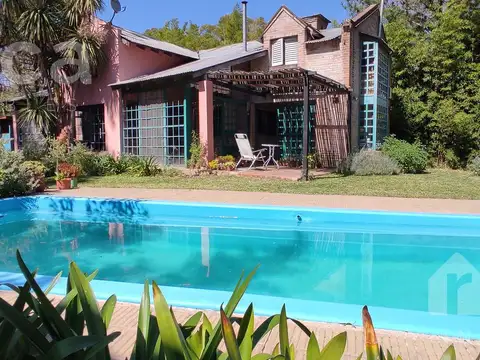 VENTA  | Pintoresca Casa con bello Jardin y Pileta en La Bota, Benavidez