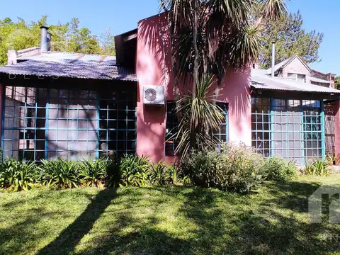 VENTA  | Pintoresca Casa con bello Jardin y Pileta en La Bota, Benavidez