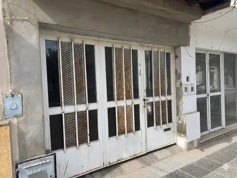Casa Zona Centrica de Esperanza con Local Comercial