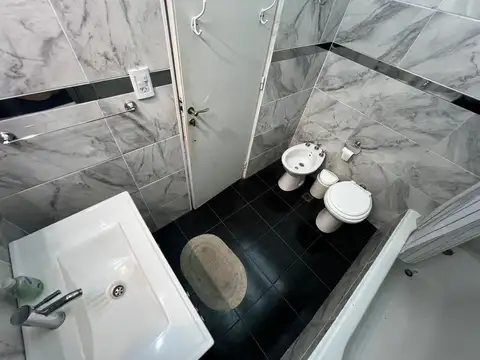 ESPACIOSO DEPTO 3 AMB. + DEP. - CON EXTRAORDINARIA VISTA