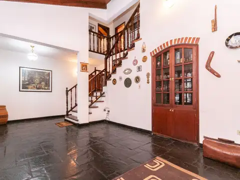 Casa en Venta con 3 cocheras