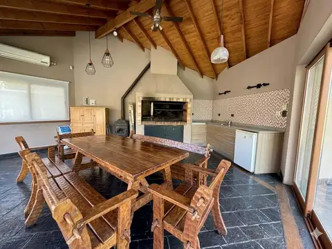 Casa en Venta con 4 cocheras