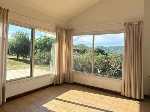 Casa 5 ambientes con 4 baños