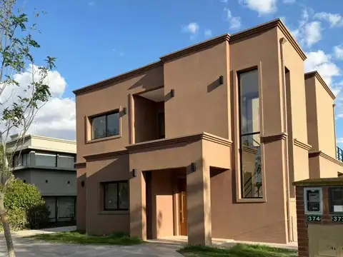 Casa en venta - 4 Dormitorios 5 Baños - Pilar
