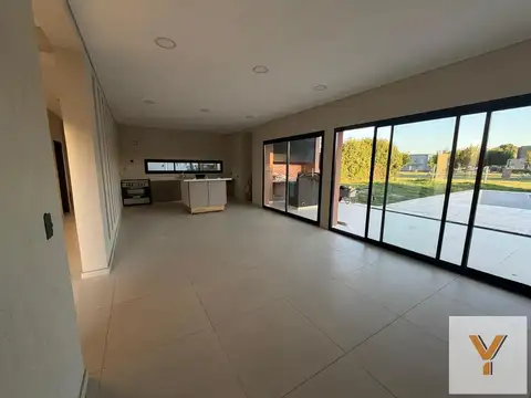 Casa 5 ambientes con 4 baños