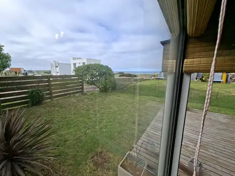 ALQUILO casa en Los Acantilados dos dormitorios y jardin