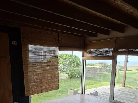 Casa en Alquiler con 2 cocheras