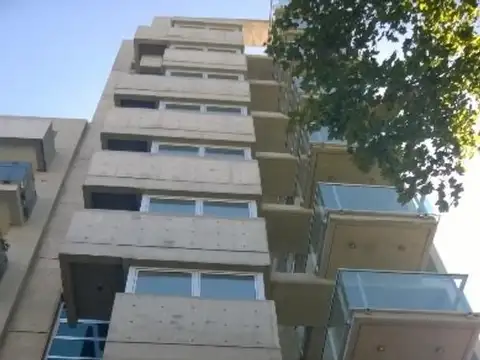 Piso 3 Amb c/cochera descubierta Sarmiento 1010