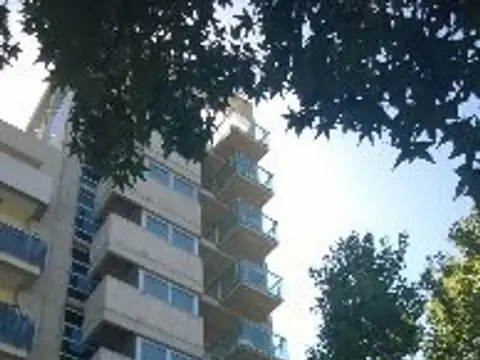 Piso 3 Amb c/cochera descubierta Sarmiento 1010