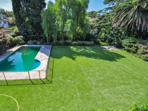 MAGNIFICA RESIDENCIA EN MARTINEZ; 5 CUADRAS COLEGIO LINCOLN Y ESPACIOS VERDES