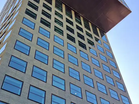 Avenida Ingeniero Huergo e/ Venezuela y Avenida Belgrano 400