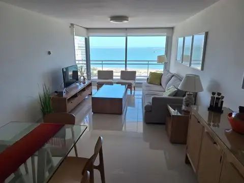 Departamento en Alquiler en Playa Mansa, USD 3.000