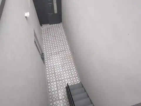 CASA 3 AMB. C/LOCAL, PATIO Y TERRAZA “RECICLADA A NUEVO”