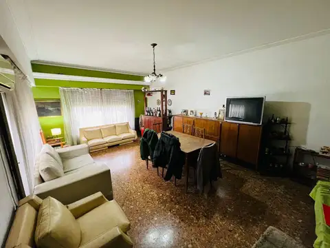 Casa 7 ambientes con 1 baño