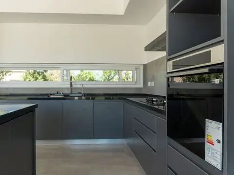 Casa en Venta en La Asunción Club de Campo, USD 300.000