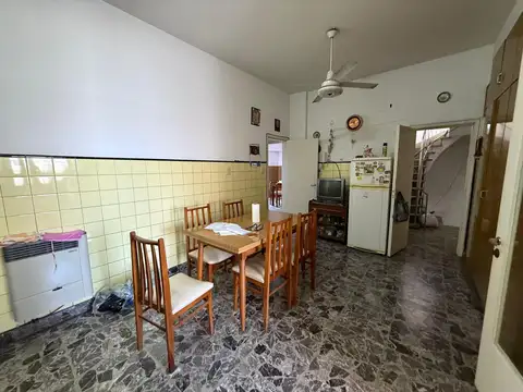 Casa 7 ambientes con 4 baños