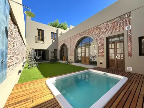 ESPECTACULAR CASA 3 DORMITORIOS CON GARAGE Y PILETA.