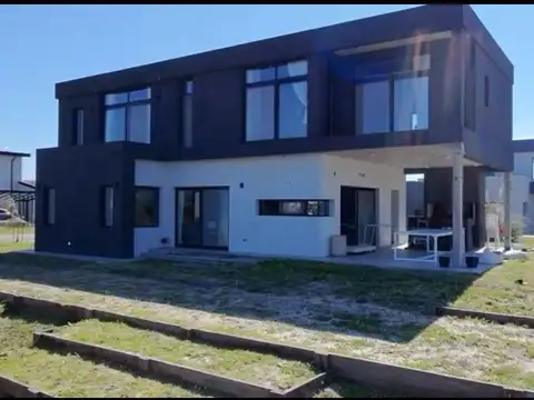 CASA EN ALQUILER SAN SEBASTIAN AREA 11 A LA LAGUNA