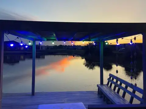 Casa en Alquiler Temporal con 2 cocheras