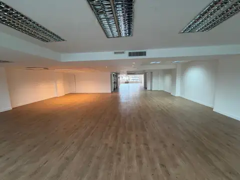 Oficina 2 ambientes con 3 baños