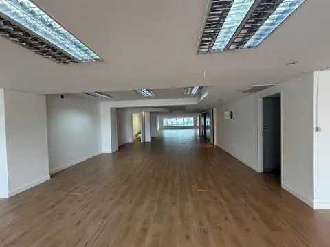 Oficinas con cochera en Venta - Retiro