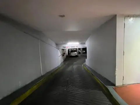 Cochera Doble  2 AUTOS Ayacucho 930 Fac Medicina