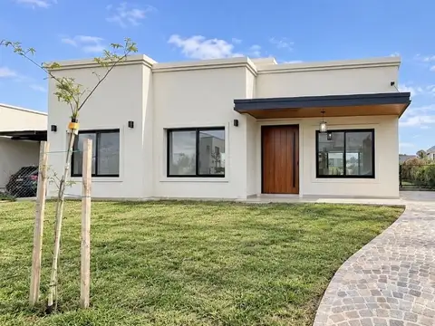 CASA EN VENTA EN SANTA ELENA - PILAR DEL ESTE