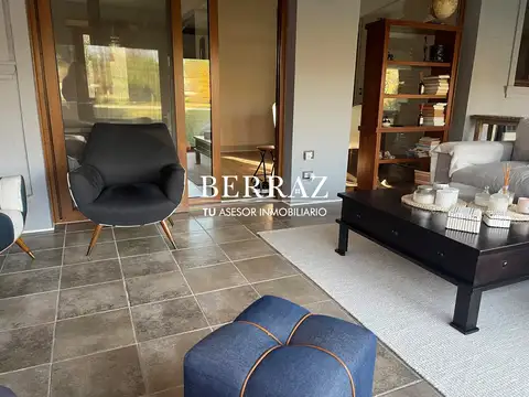 Casa en Venta con 4 cocheras