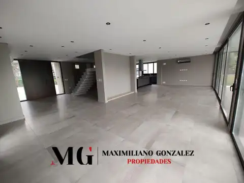 Casa 8 ambientes con 5 baños