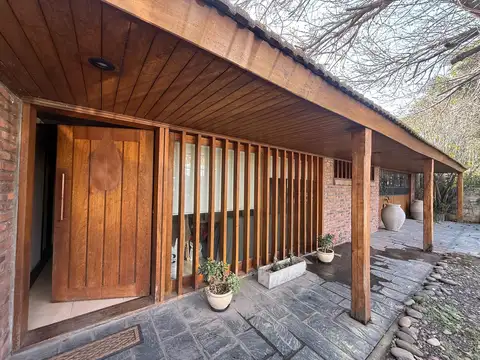 Casa en Alquiler y Venta en Punta Chica