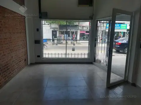 Excelente local comercial en la mejor cuadra de Escalada Centro 