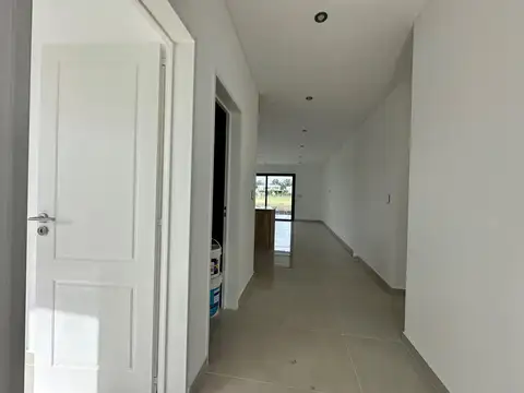 Casa en Venta en Pilar del Este - Santa Lucia, USD 180.000