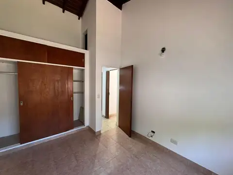 Depto Tipo Casa en Alquiler con 2 cocheras