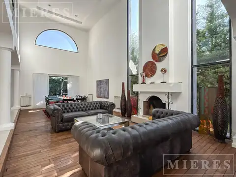 Casa en Alquiler con 2 cocheras